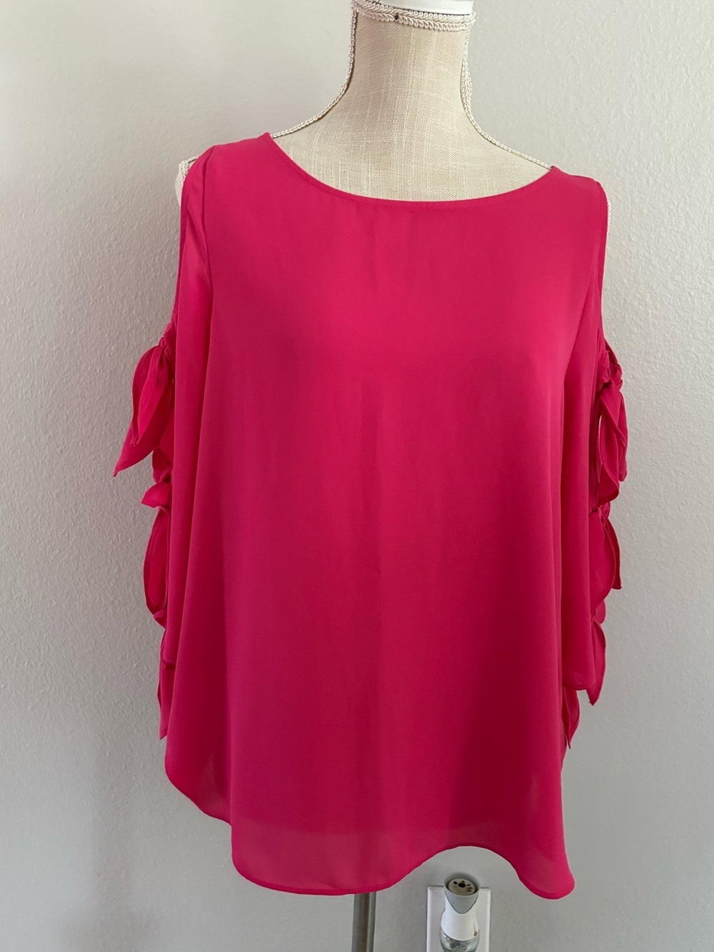 BOLD elements Fuchsia Cold-Shoulder Tie-Sleeve Blouse